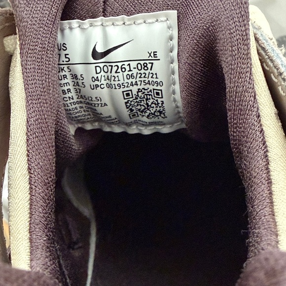 Nike Air Huarache, W7.5 - Picture 5 of 5